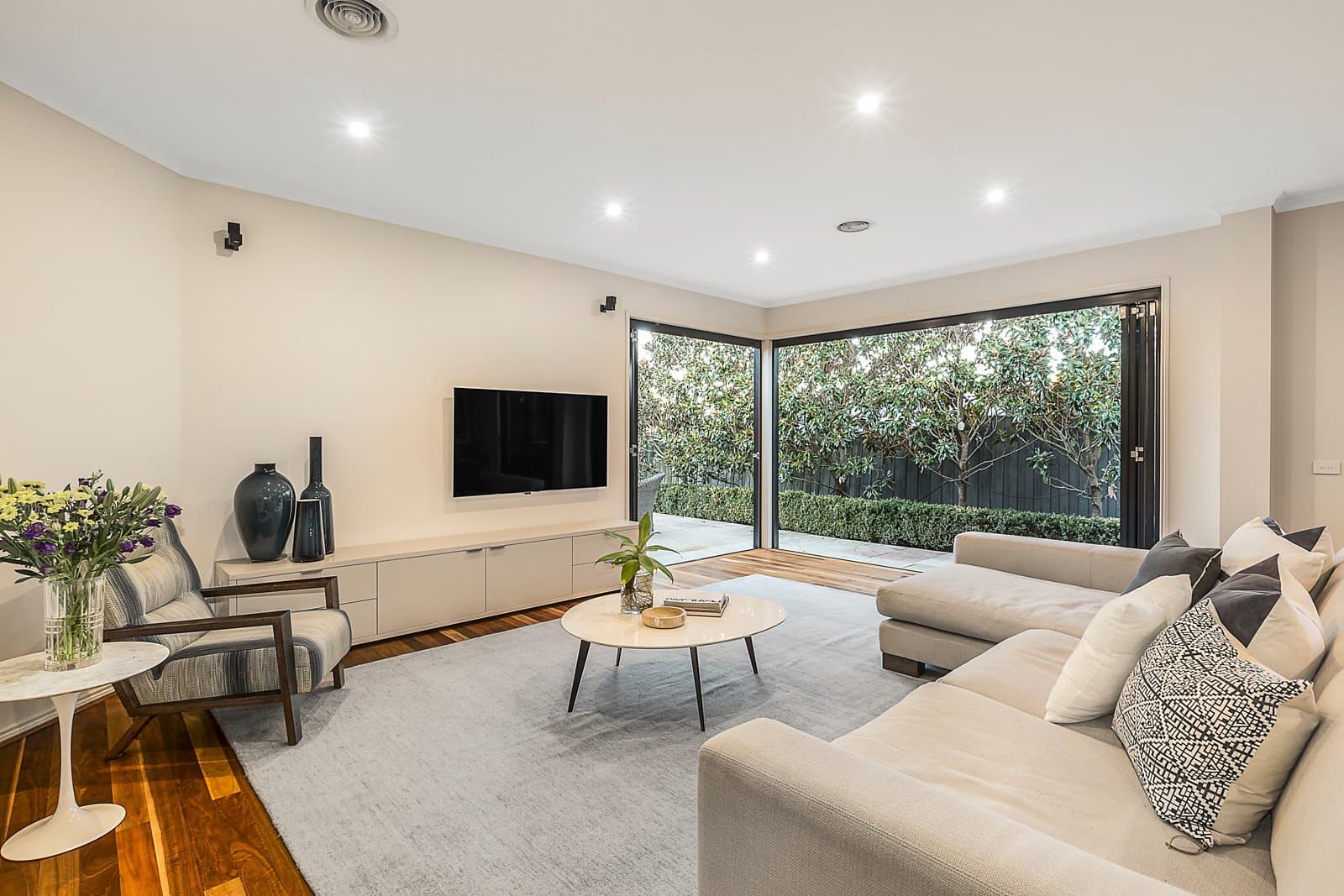 2 Barnard Grove, Kew - Thumbnail 2