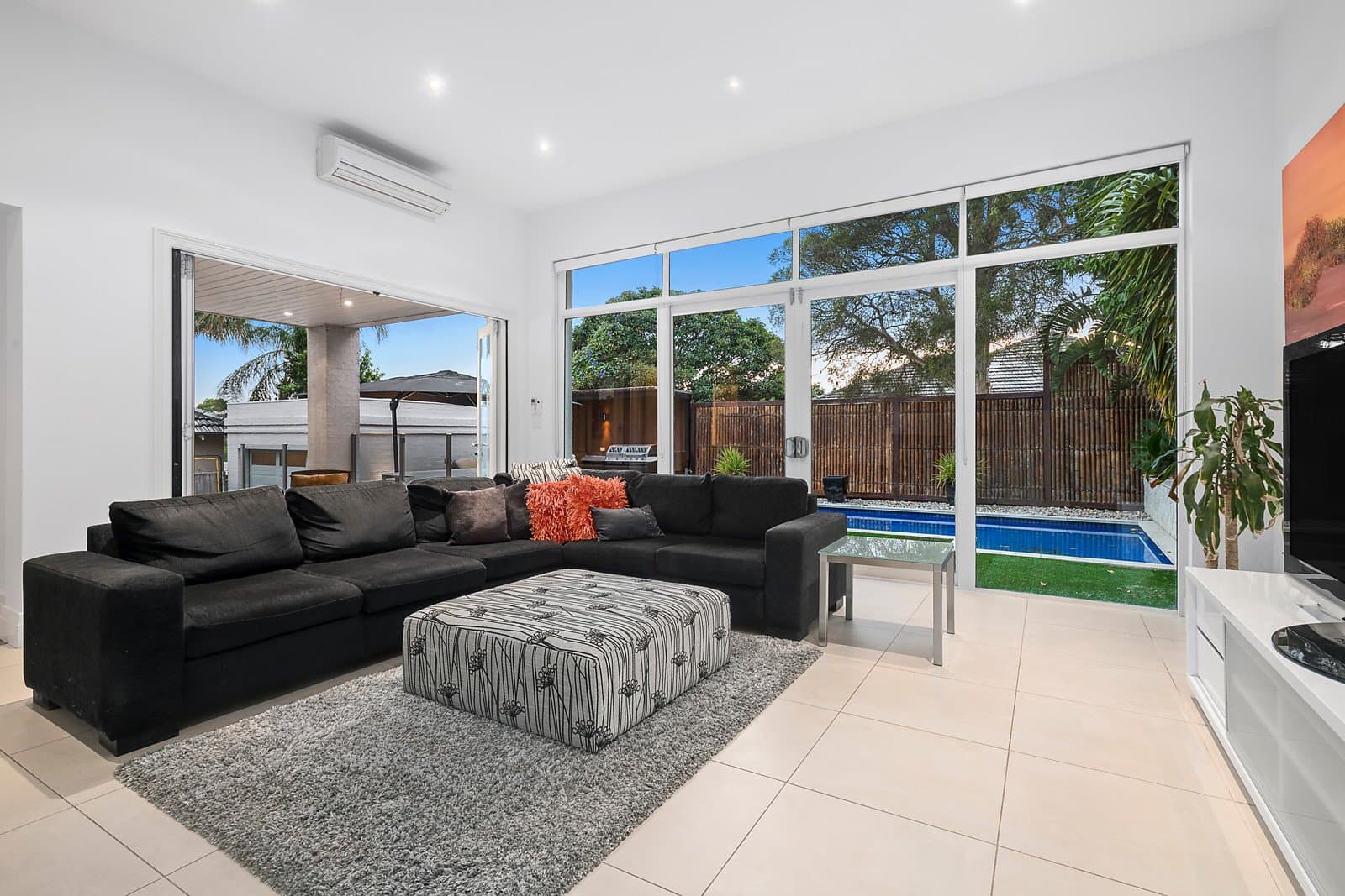 8 Cradley Avenue, Kew - Thumbnail 3