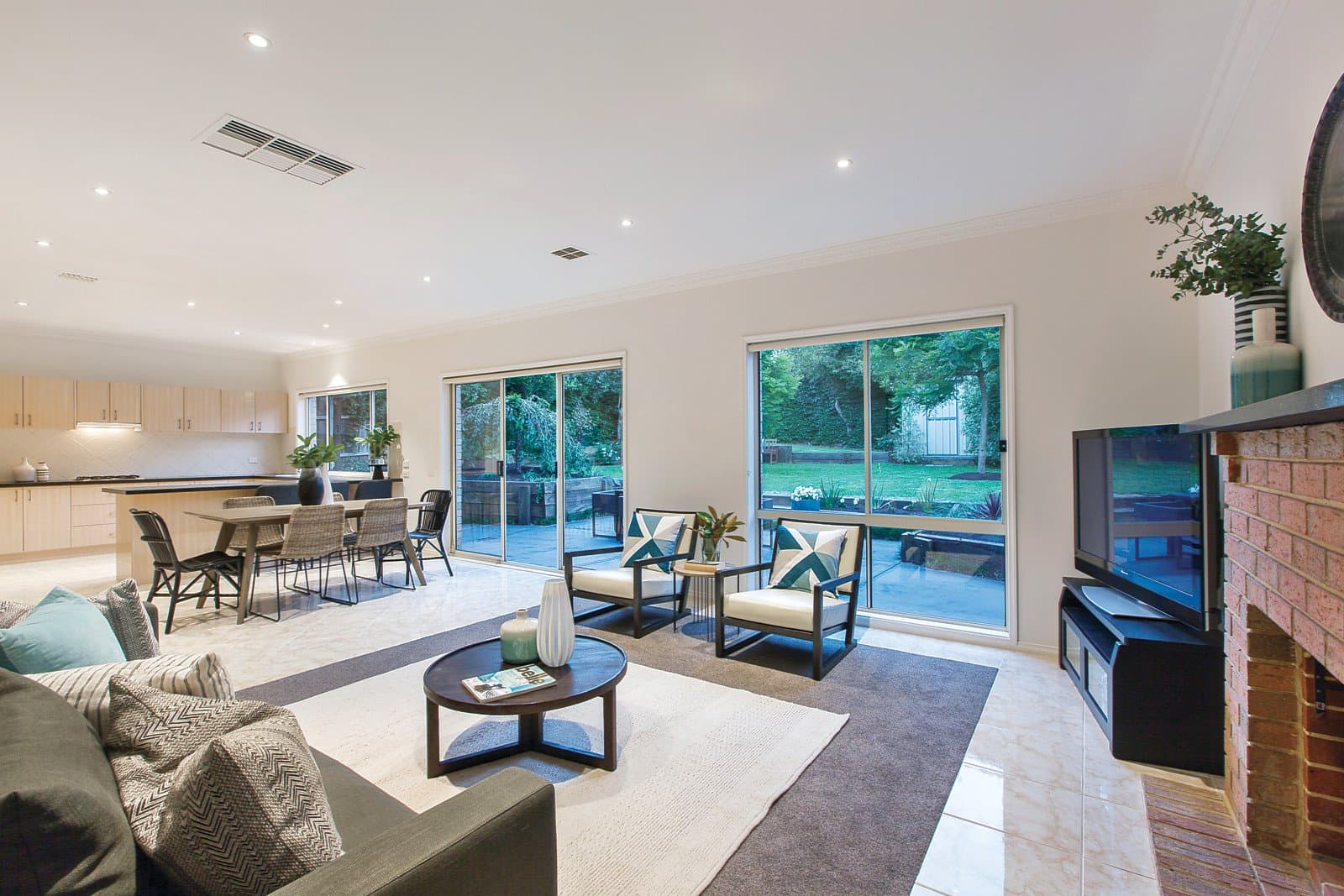 2 Hudson Street, Hampton - Thumbnail 2