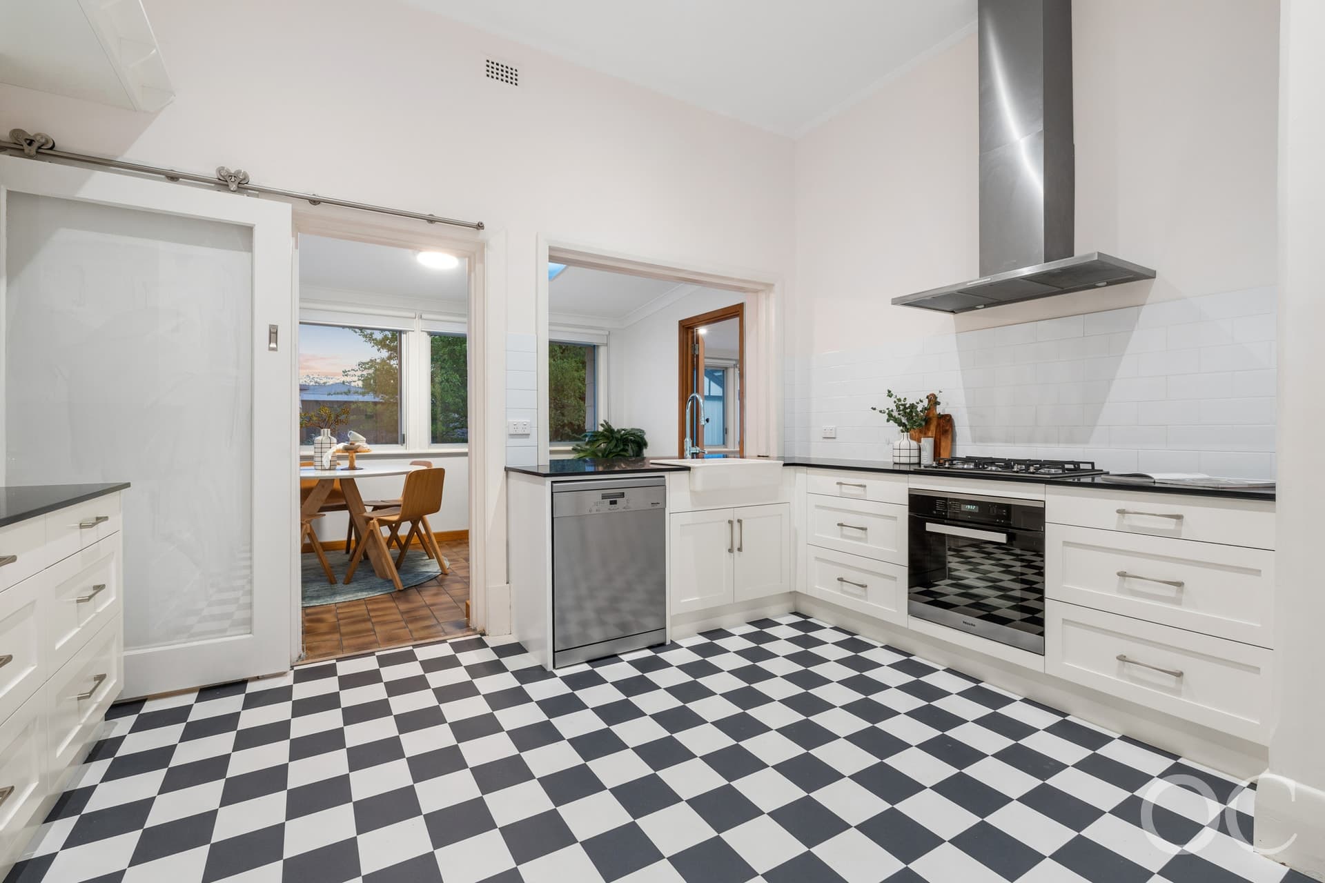 14 Balham Avenue, Kingswood - Thumbnail 8