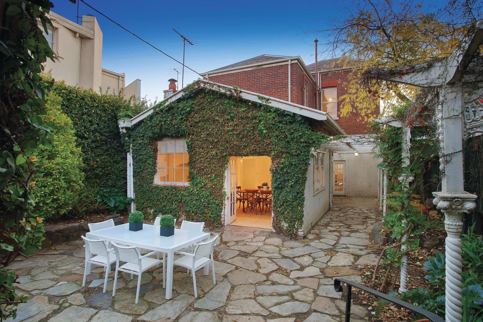 4 Mathoura Road, Toorak - Thumbnail 7