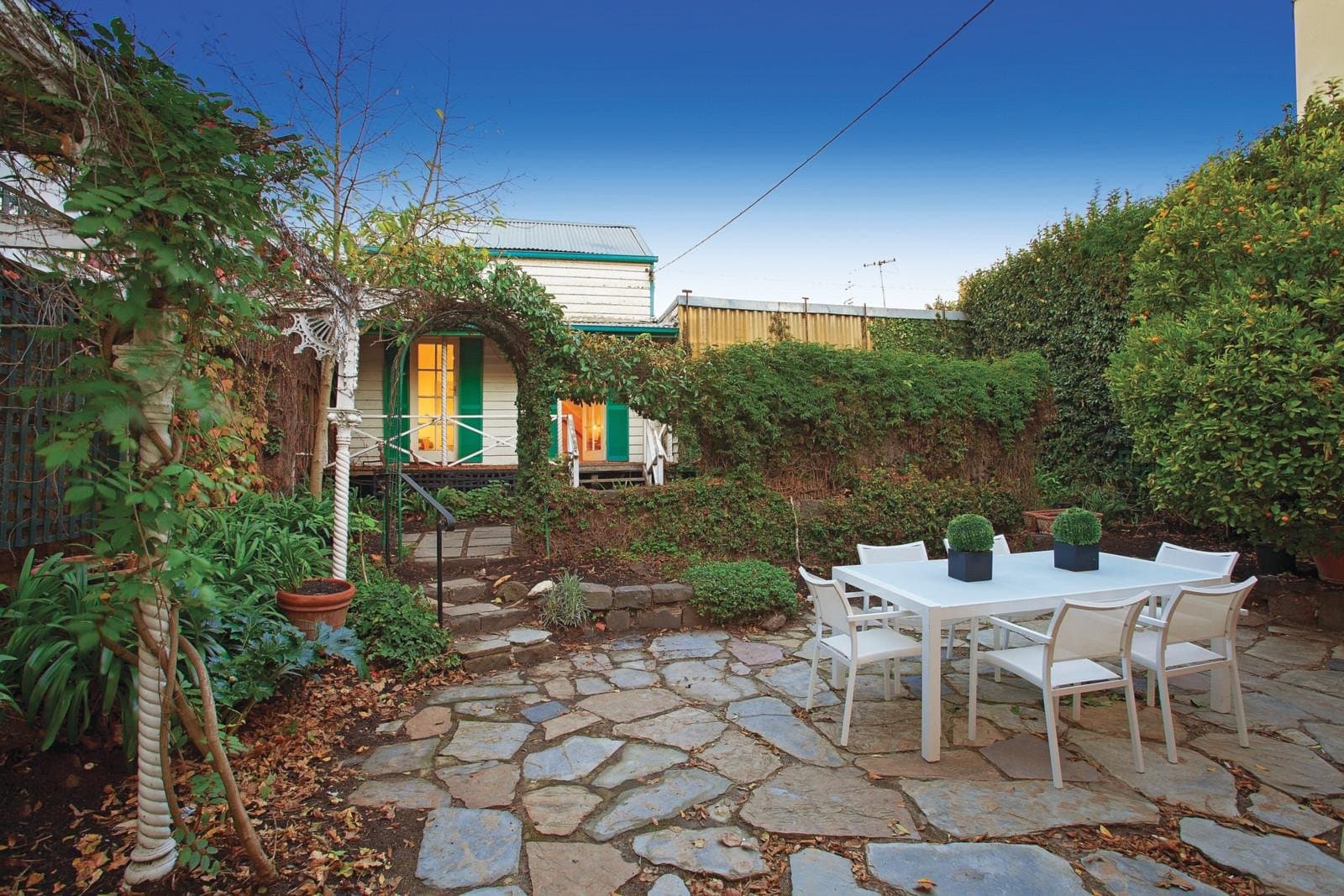4 Mathoura Road, Toorak - Thumbnail 8