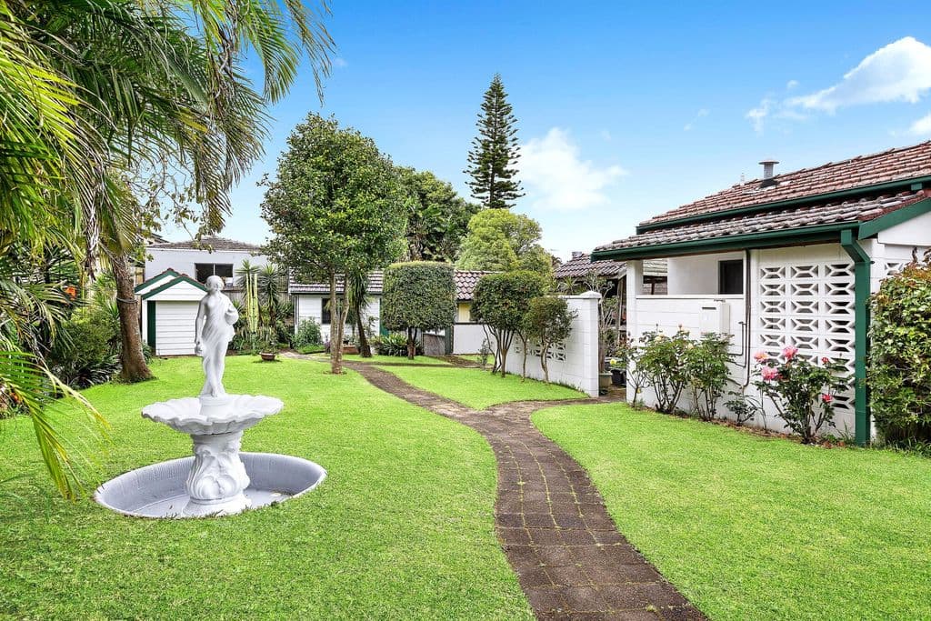 19 Playfair Road, North Curl Curl - Image 1