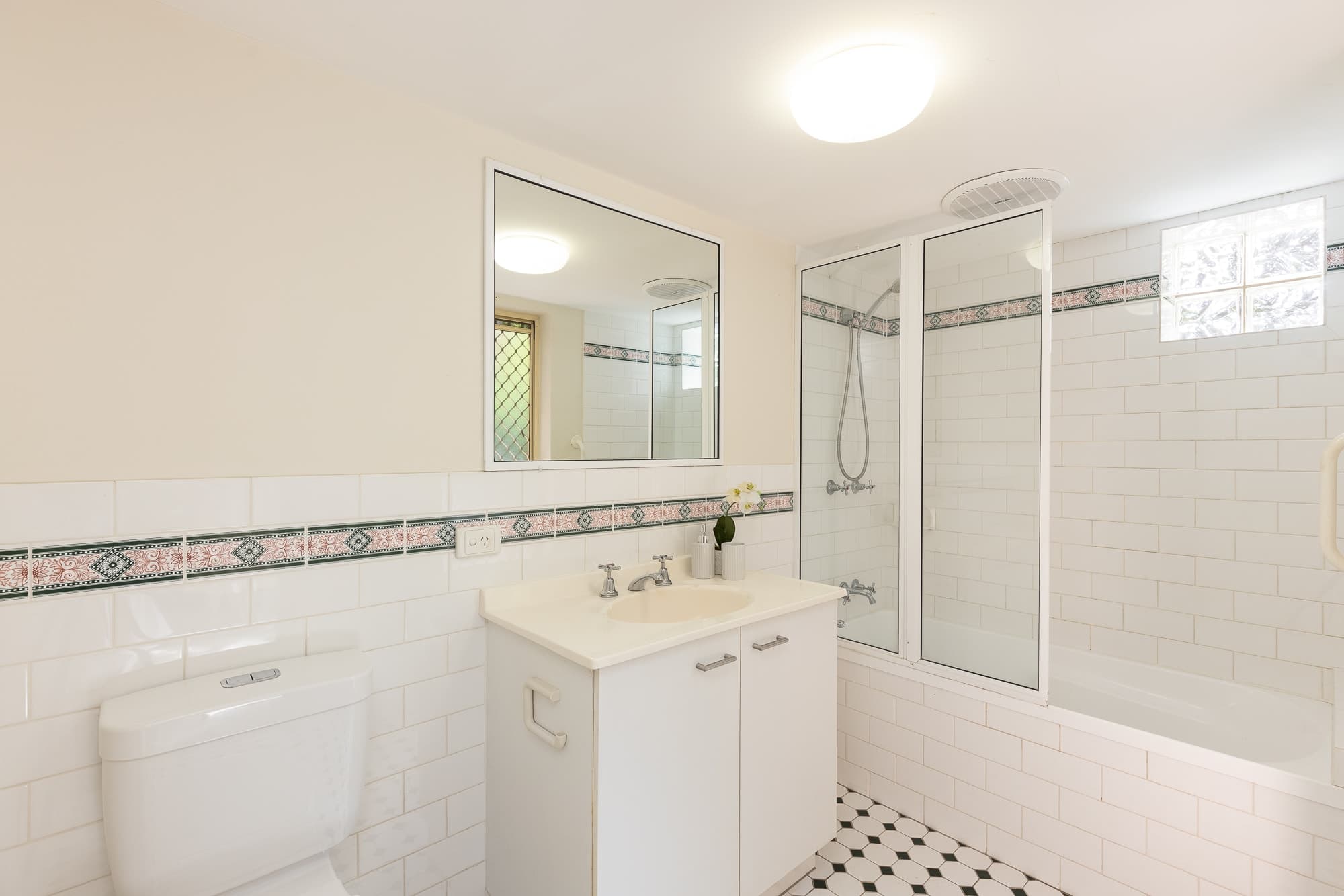 1/34 Wooloowin Avenue, WOOLOOWIN QLD 4030, Wooloowin - Image 1