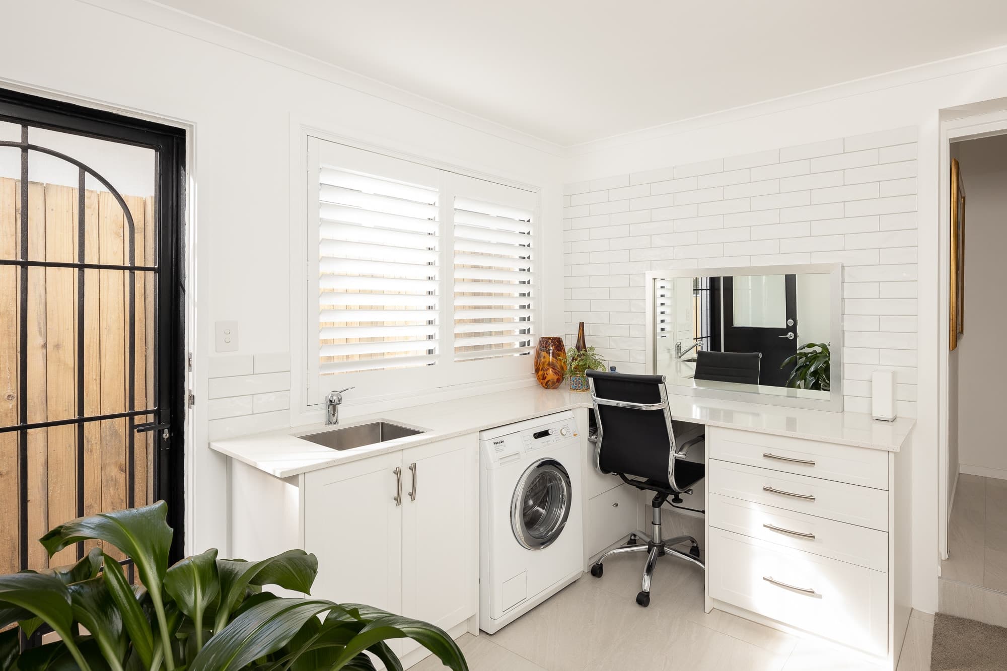 39 Sparkes Avenue, HAMILTON QLD 4007, Hamilton - Image 1