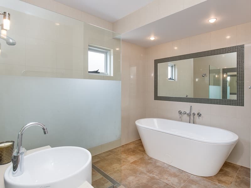 33 Sparkes Avenue, HAMILTON QLD 4007, Hamilton - Image 1