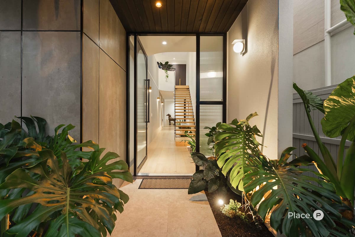 39 McConnell Street, Bulimba - Thumbnail 2