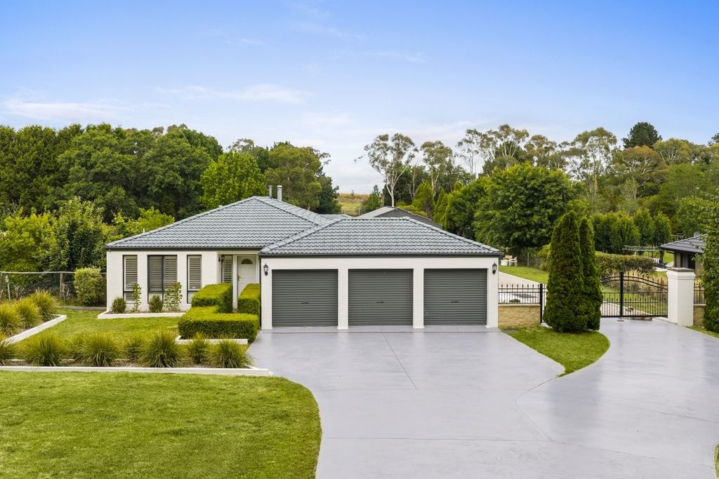 17 Highland Drive, Bowral - Image 1