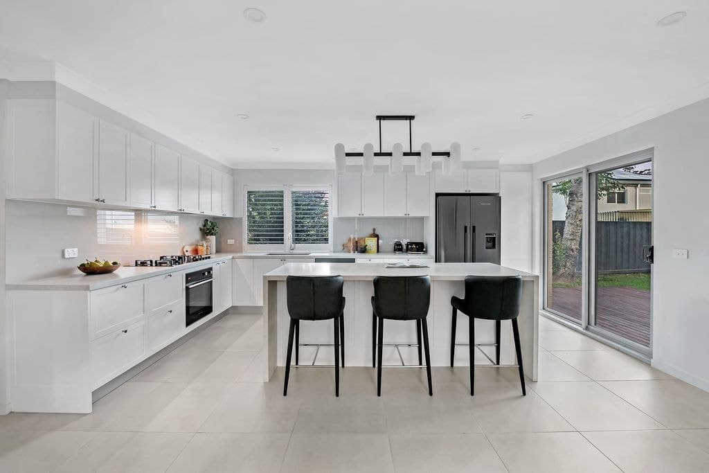 21 Amberlea Court, Castle Hill - Thumbnail 2