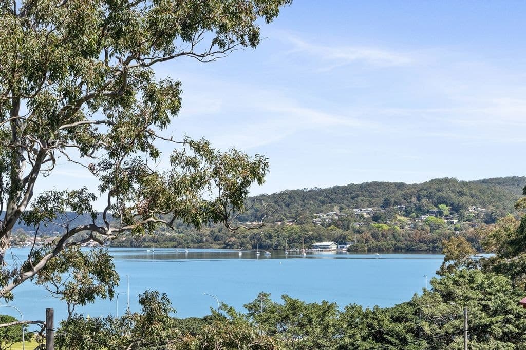 7/4 Broadview Avenue, Gosford - Image 1