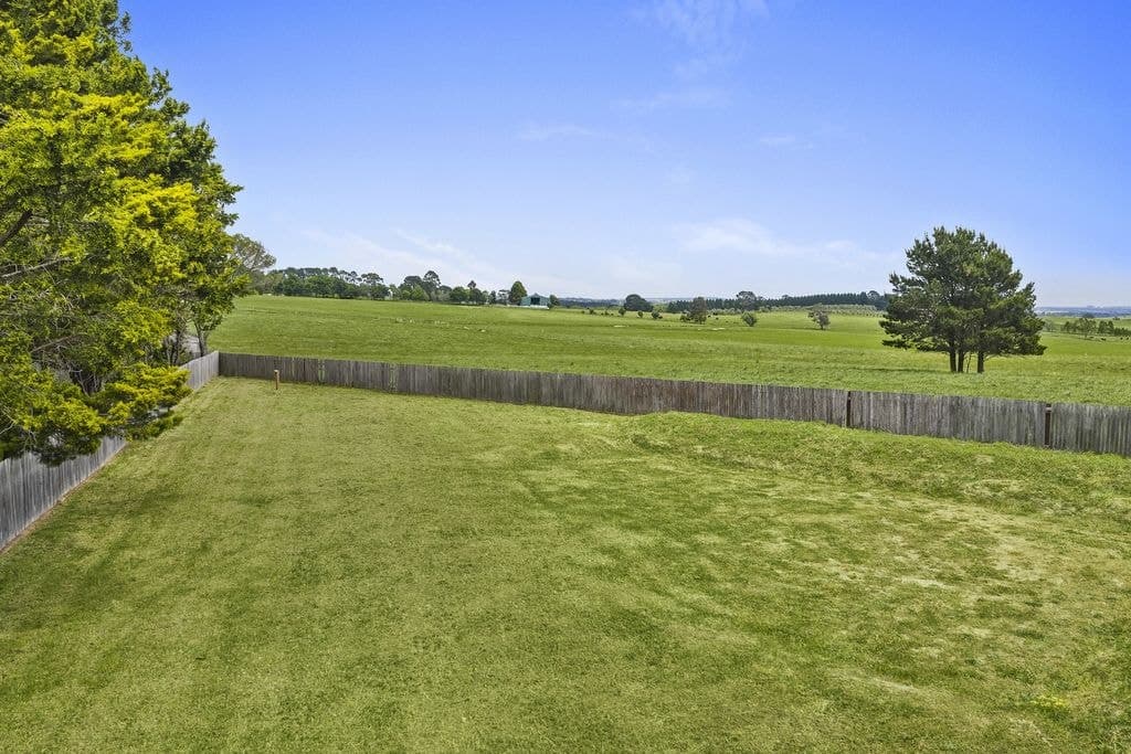 7 Collins Place, Moss Vale - Image 1