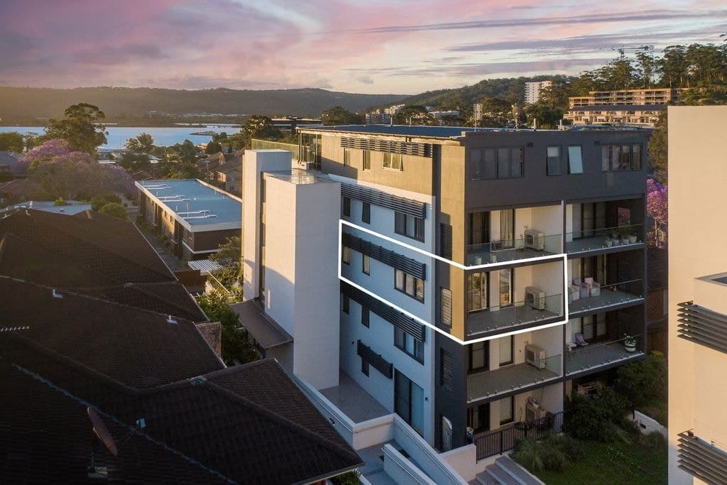 19B/46 Frederick Street, Point Frederick - Image 1