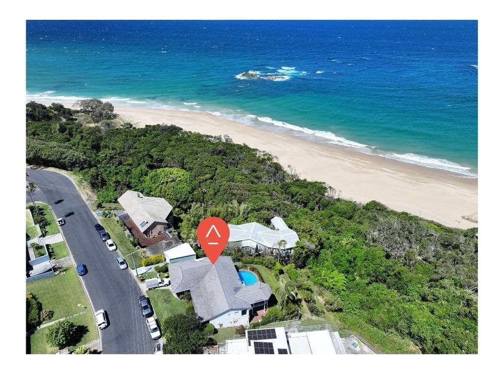 14 Elouera Drive, Sapphire Beach - Image 1