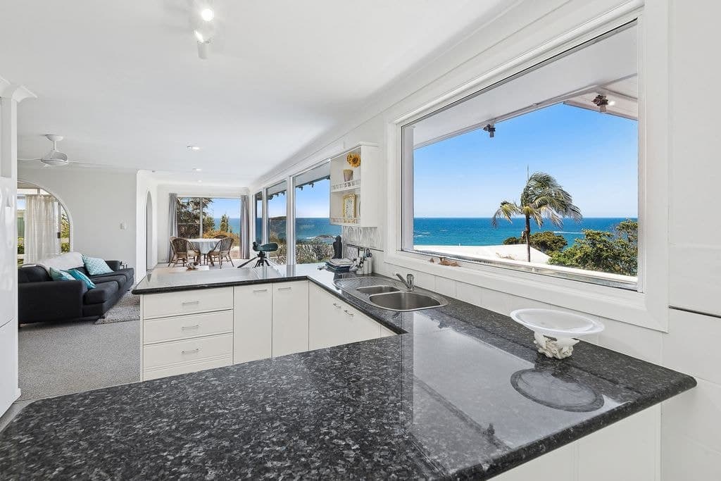 14 Elouera Drive, Sapphire Beach - Thumbnail 6