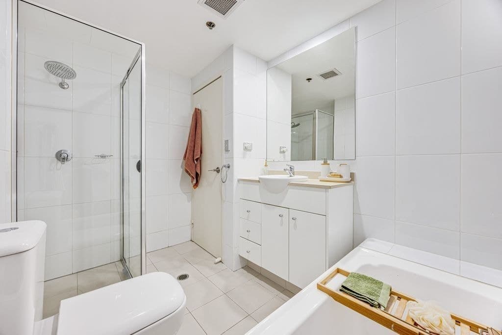 2309/91 Liverpool Street, Sydney - Thumbnail 5