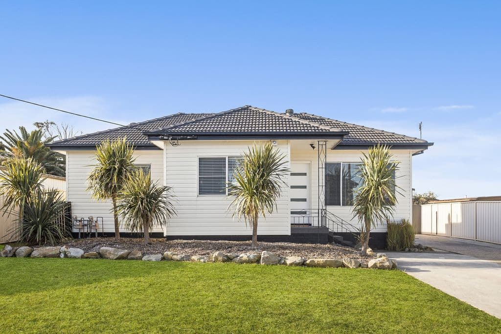 29 Noble Parade, Lake Heights - Image 1