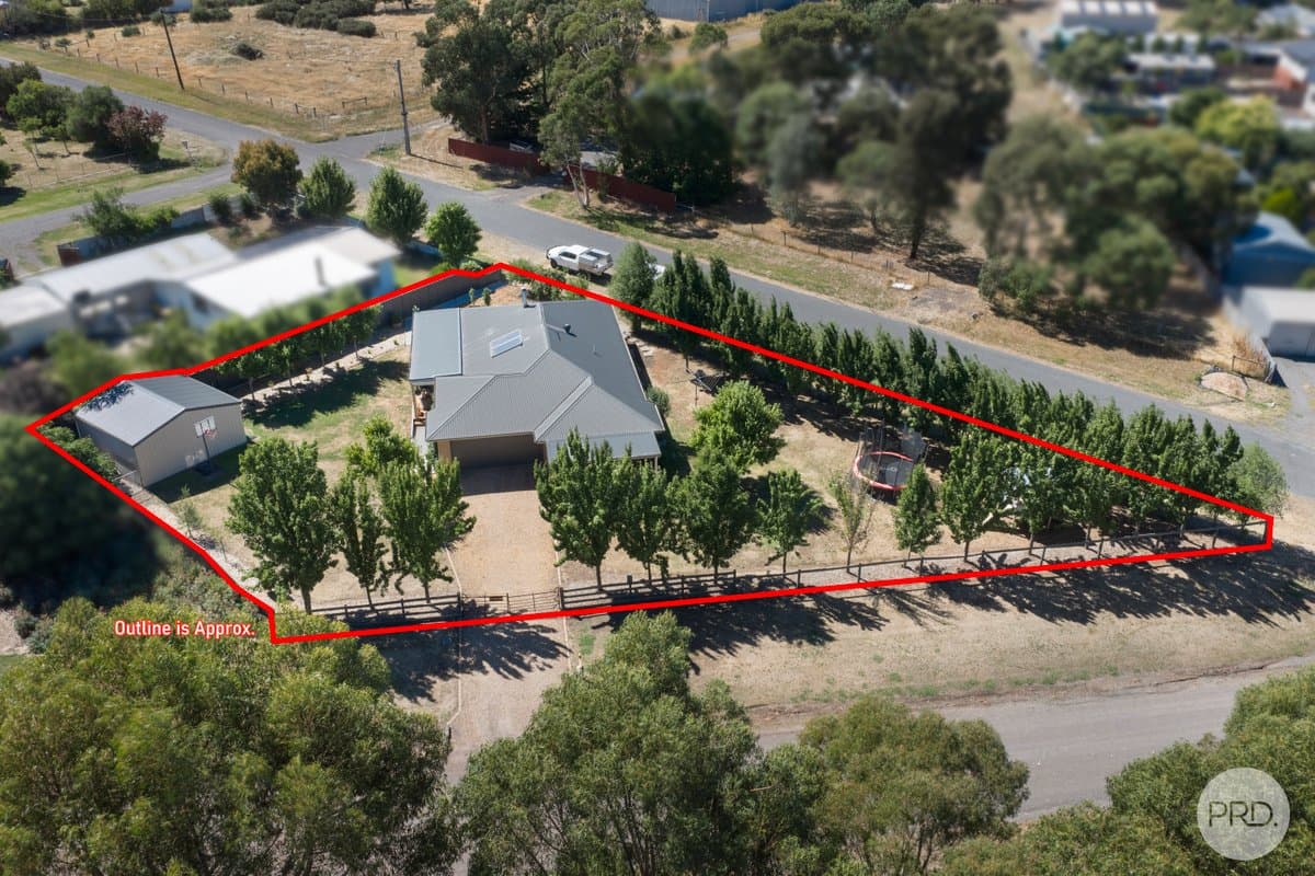 31 Davies Street, CRESWICK VIC 3363, Creswick - Thumbnail 2