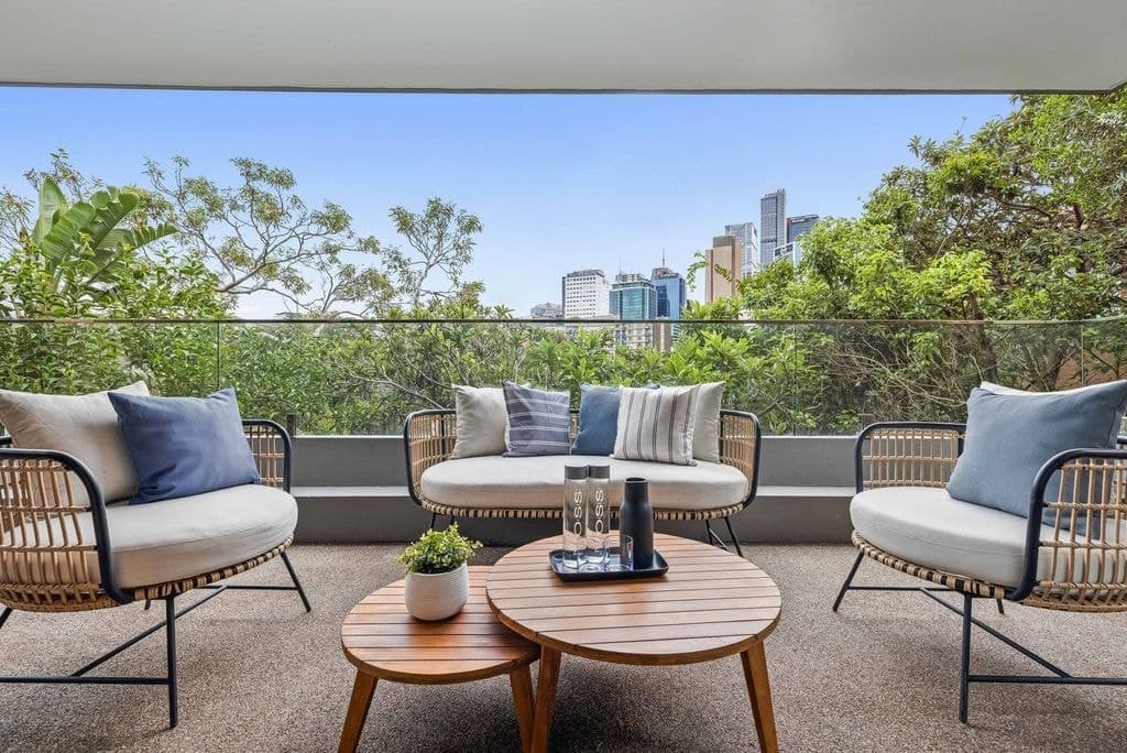 18/2 Spruson Street, Neutral Bay - Thumbnail 2