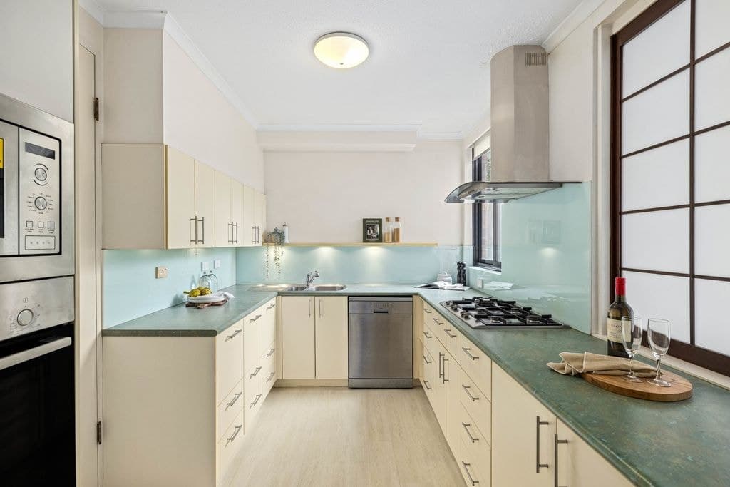 18/2 Spruson Street, Neutral Bay - Thumbnail 4