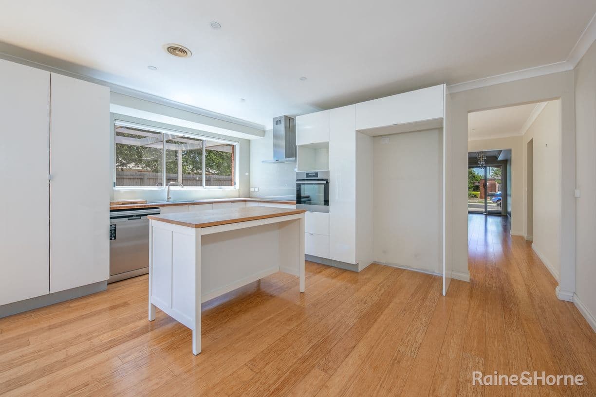 16 Lindwall Street, Sunbury, VIC 3429, Sunbury - Thumbnail 2