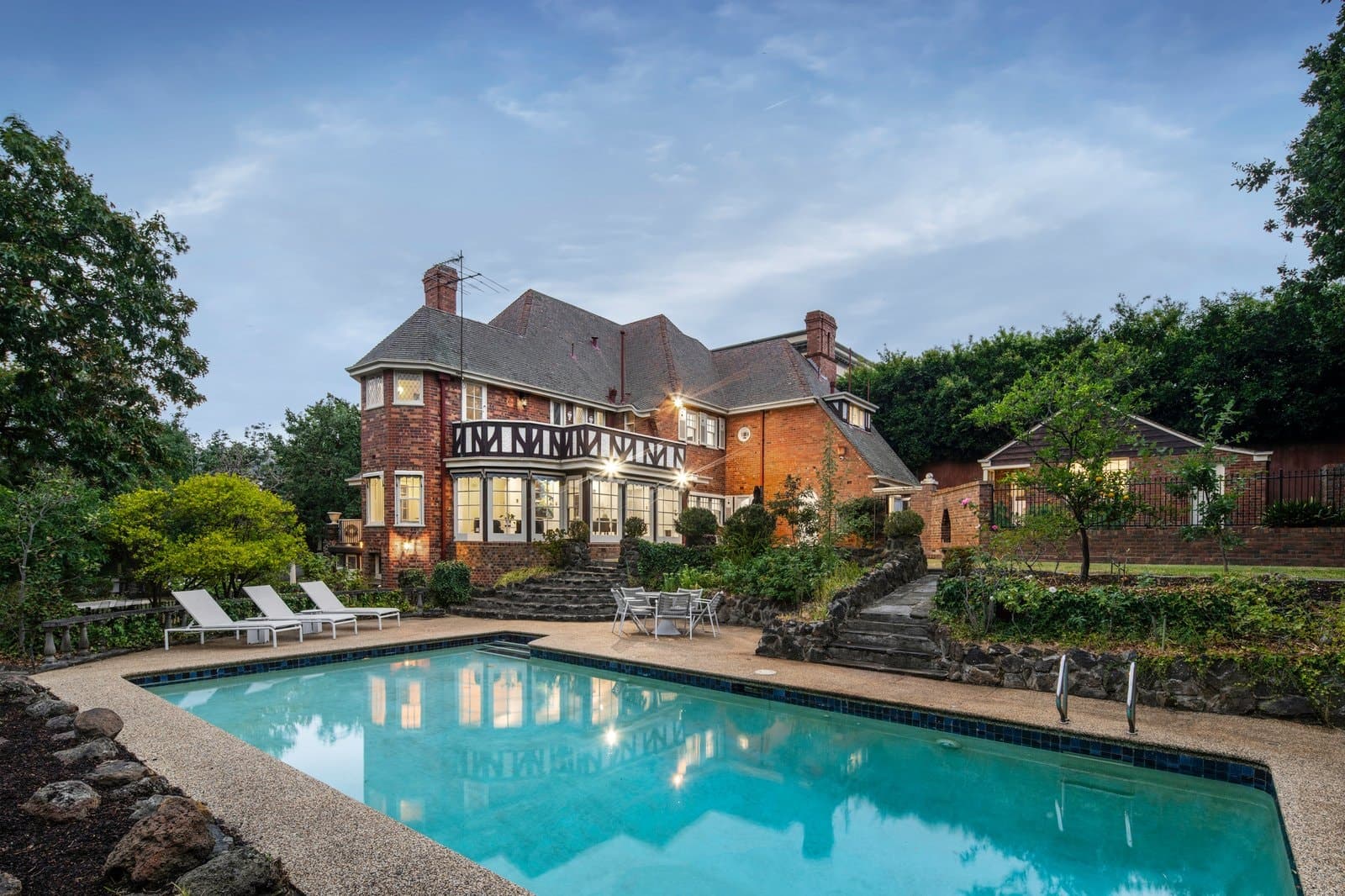 39-41 Hopetoun Road, Toorak - Thumbnail 2