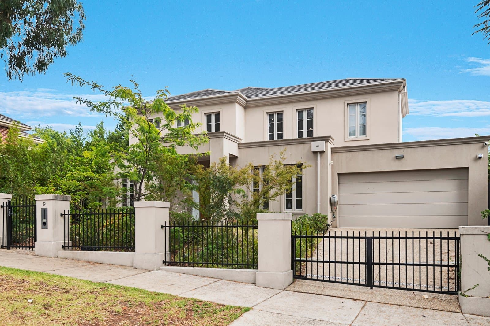 9 Manniche Avenue, Mont Albert North - Image 1