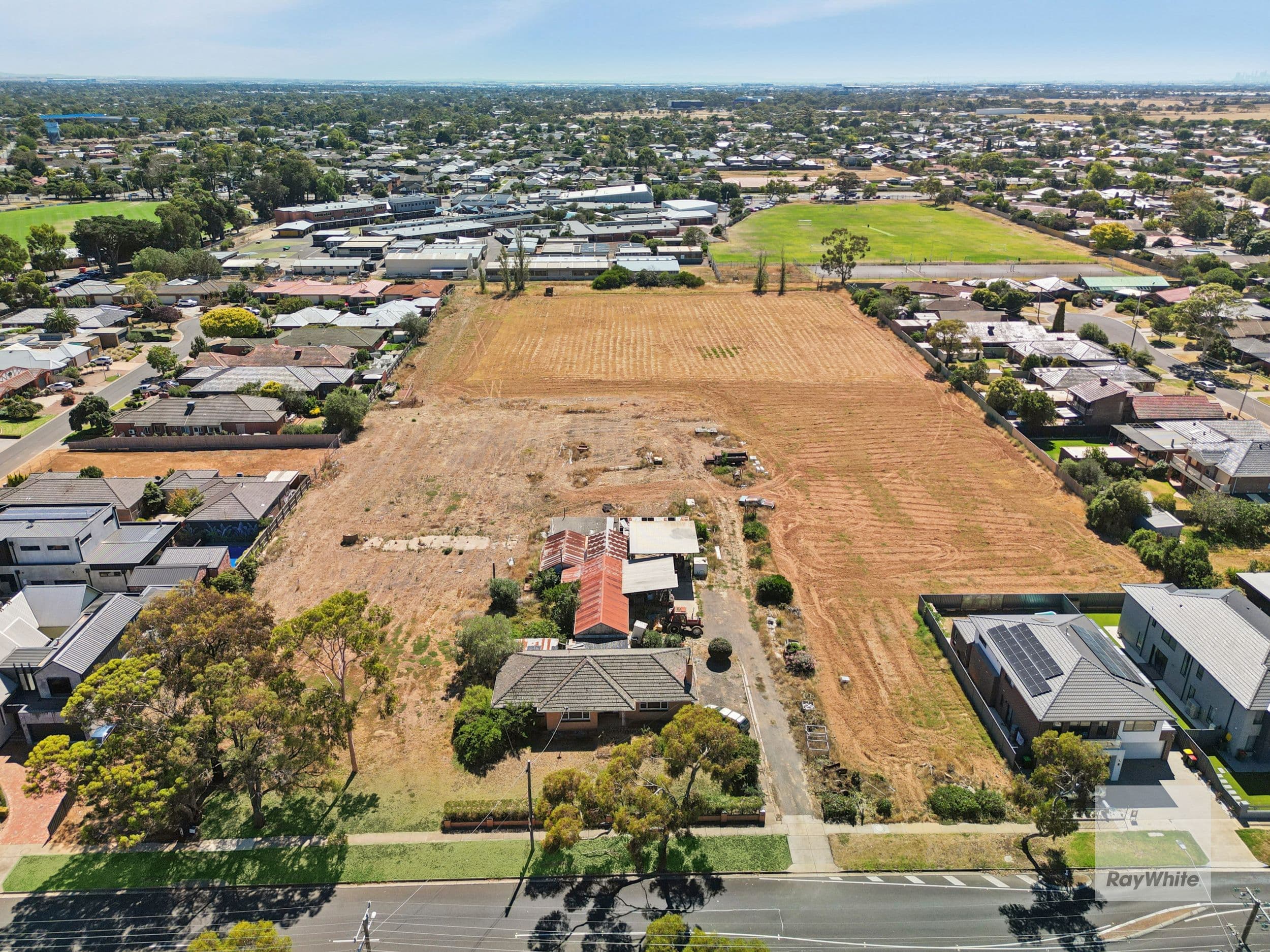 13 Chirnside Avenue, Werribee VIC 3030, Werribee - Thumbnail 5