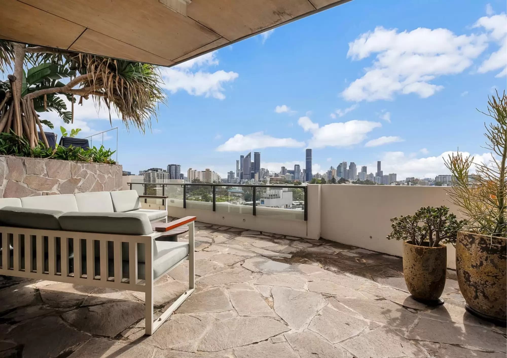 807/18 Hubert Street, Woolloongabba, Woolloongabba - Thumbnail 2