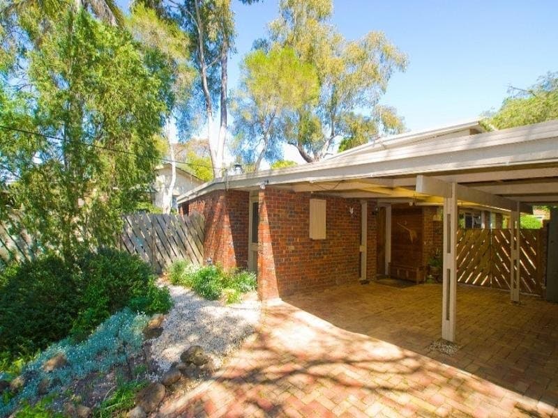 44 Andrew Crescent, Croydon South, Croydon South - Thumbnail 2
