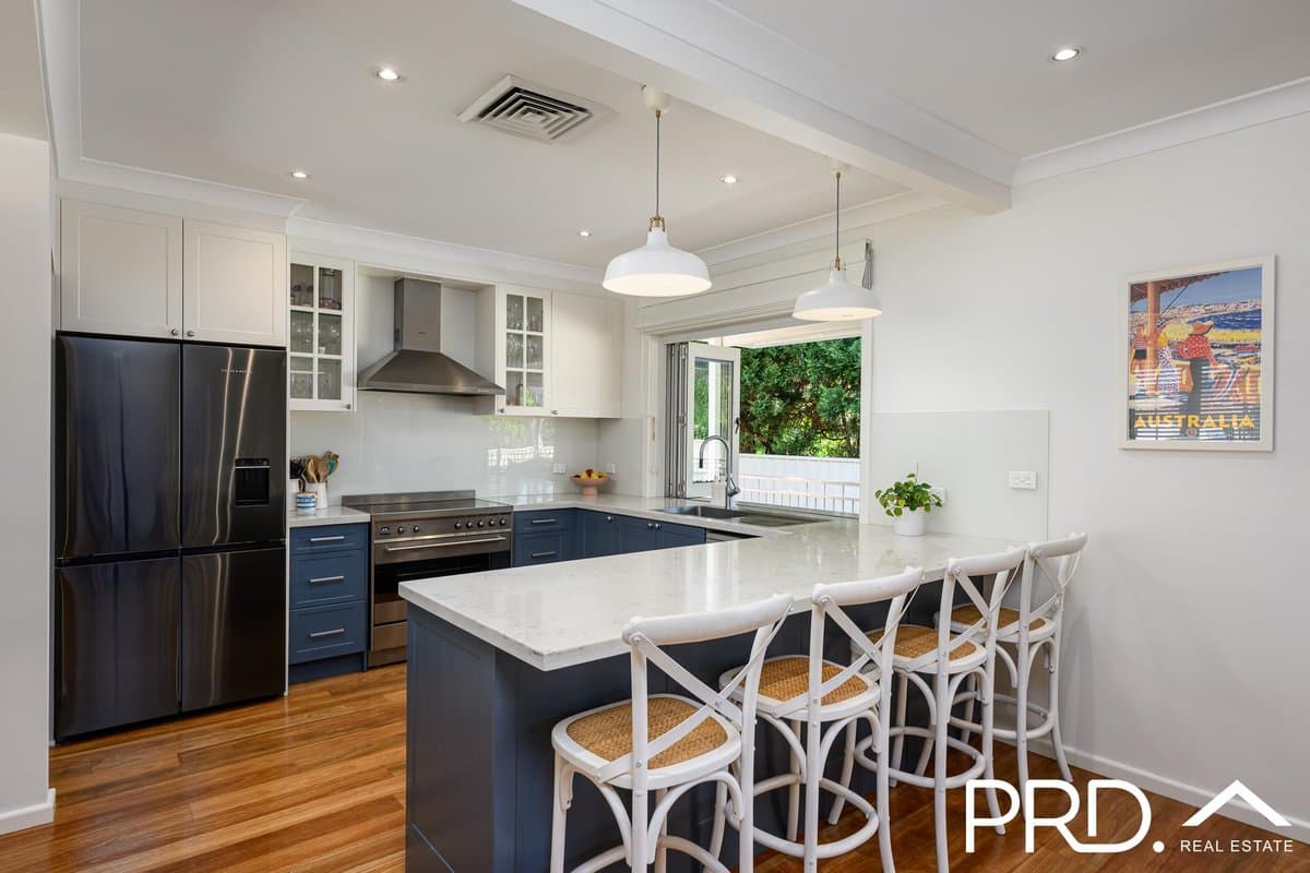 19 Sylvan Grove, PICNIC POINT NSW 2213, Picnic Point - Thumbnail 5