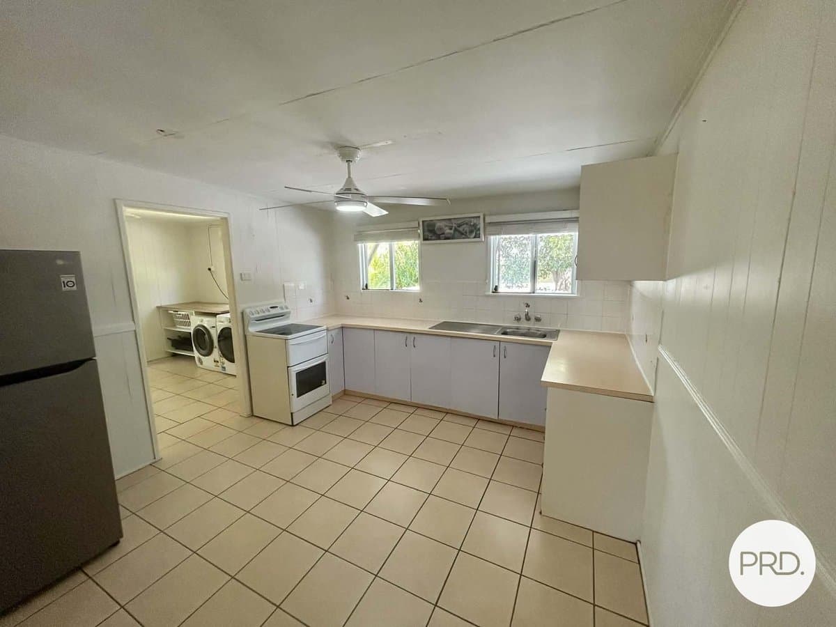 28 Pacific Avenue, TANNUM SANDS QLD 4680, Tannum Sands - Thumbnail 2