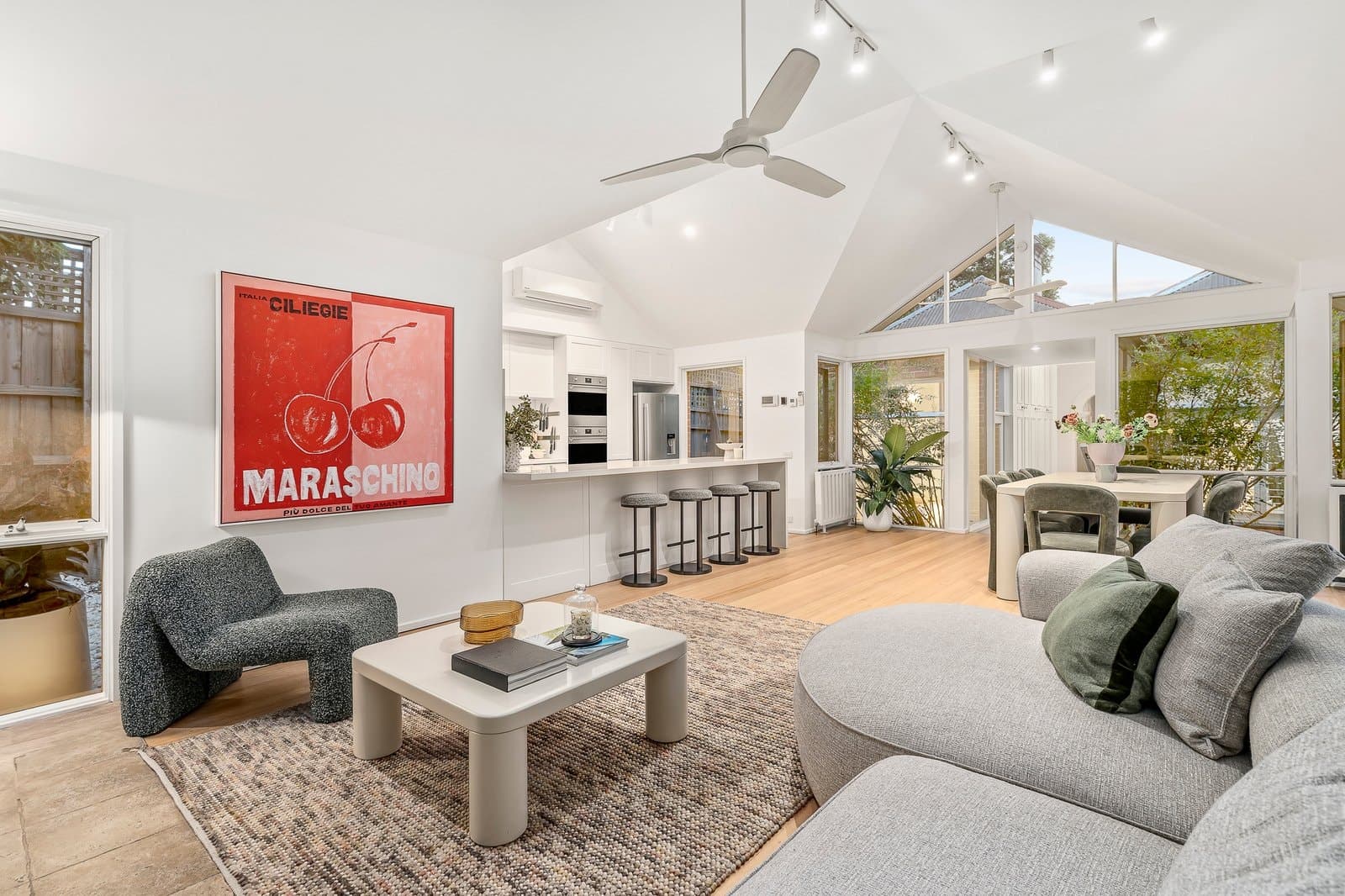 8 Henrietta Street, Hawthorn - Thumbnail 2