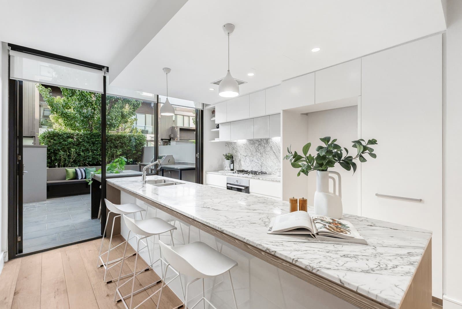 21 Pin Oak Court, Canterbury - Thumbnail 2