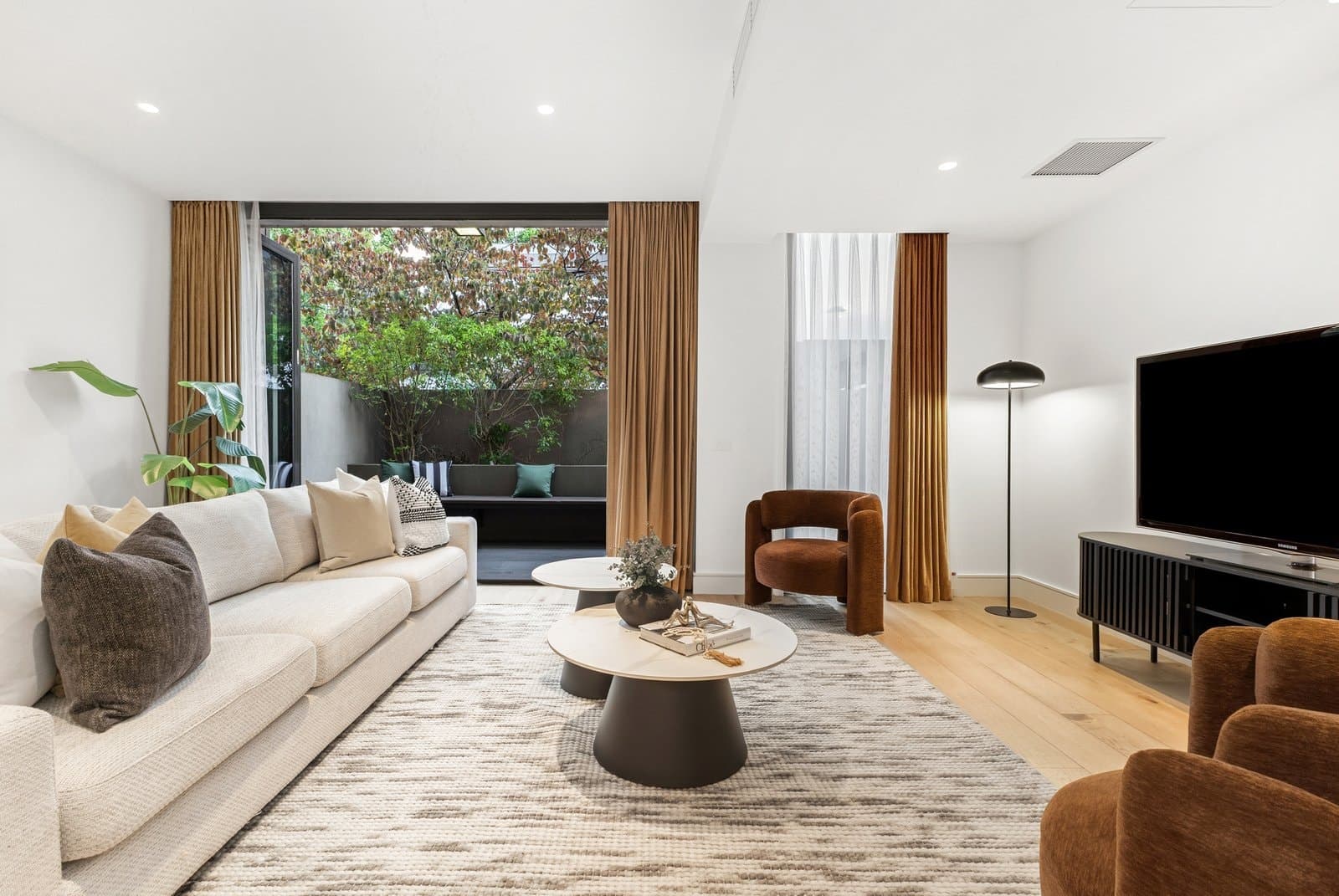 21 Pin Oak Court, Canterbury - Thumbnail 3
