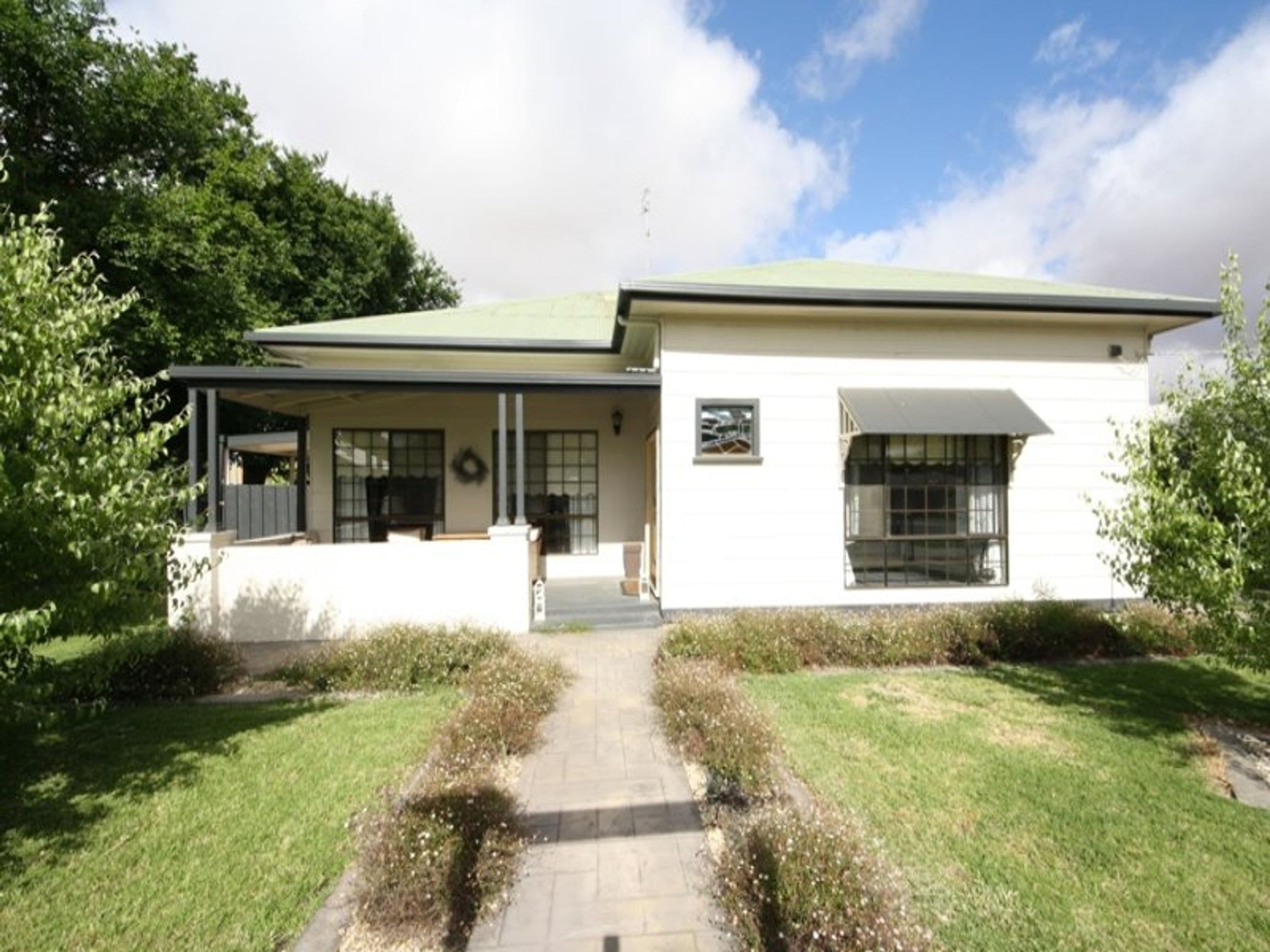 16 McPherson Street, Horsham VIC 3400, Horsham - Thumbnail 2