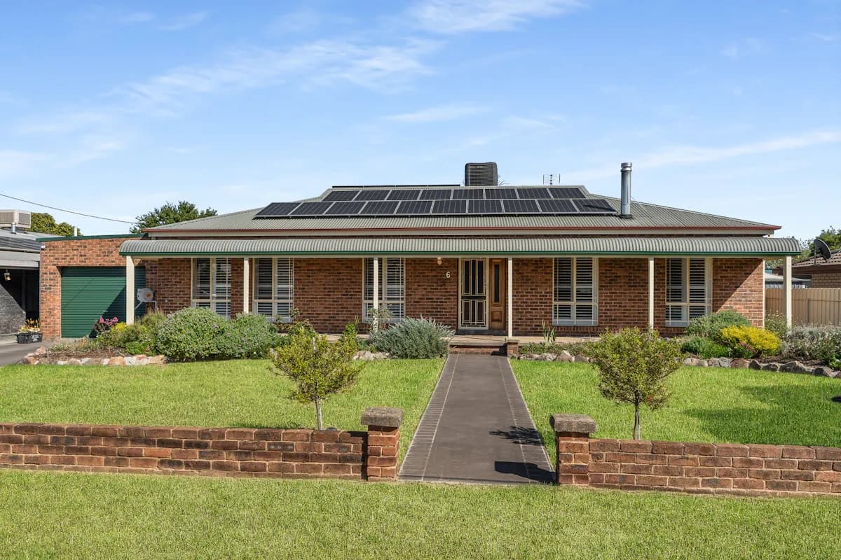 6 Stewart Street, Cowra - Image 1
