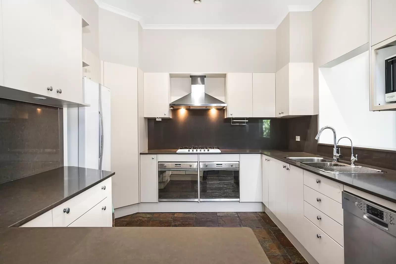 3 Bedroom Property For Sale Port Kembla, Strathfield - Thumbnail 4