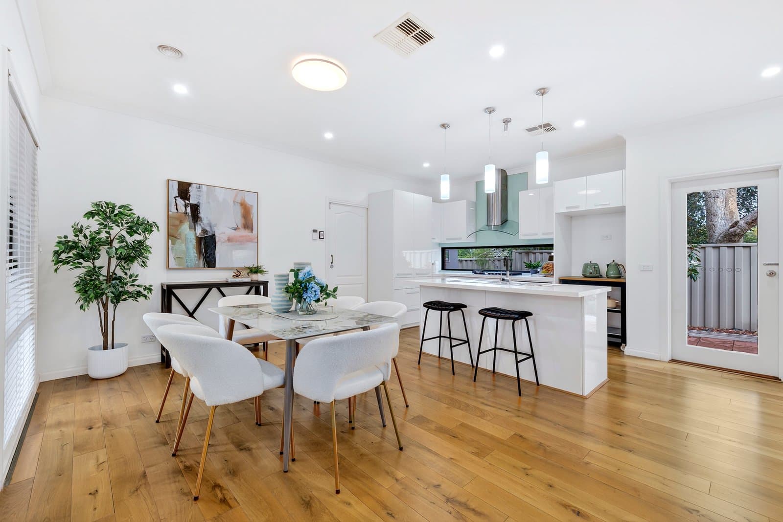 2/35 Surrey Road, Mount Waverley, Mount Waverley - Thumbnail 4