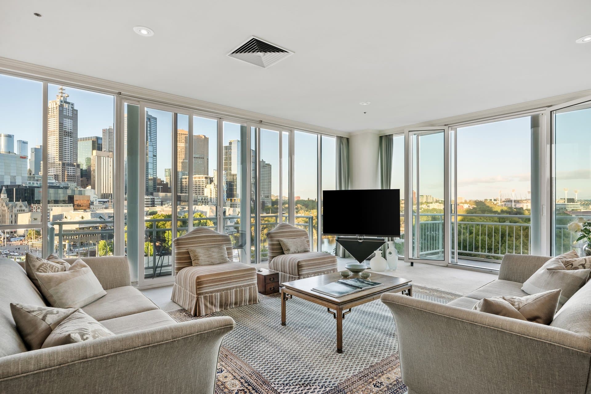 92/28 Southgate Avenue, Southbank - Image 1