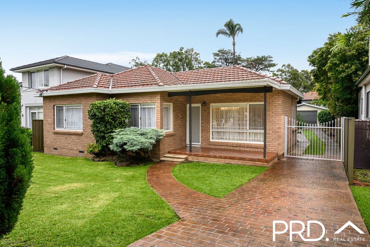 31 Austin Boulevard, PICNIC POINT NSW 2213, Picnic Point - Thumbnail 2