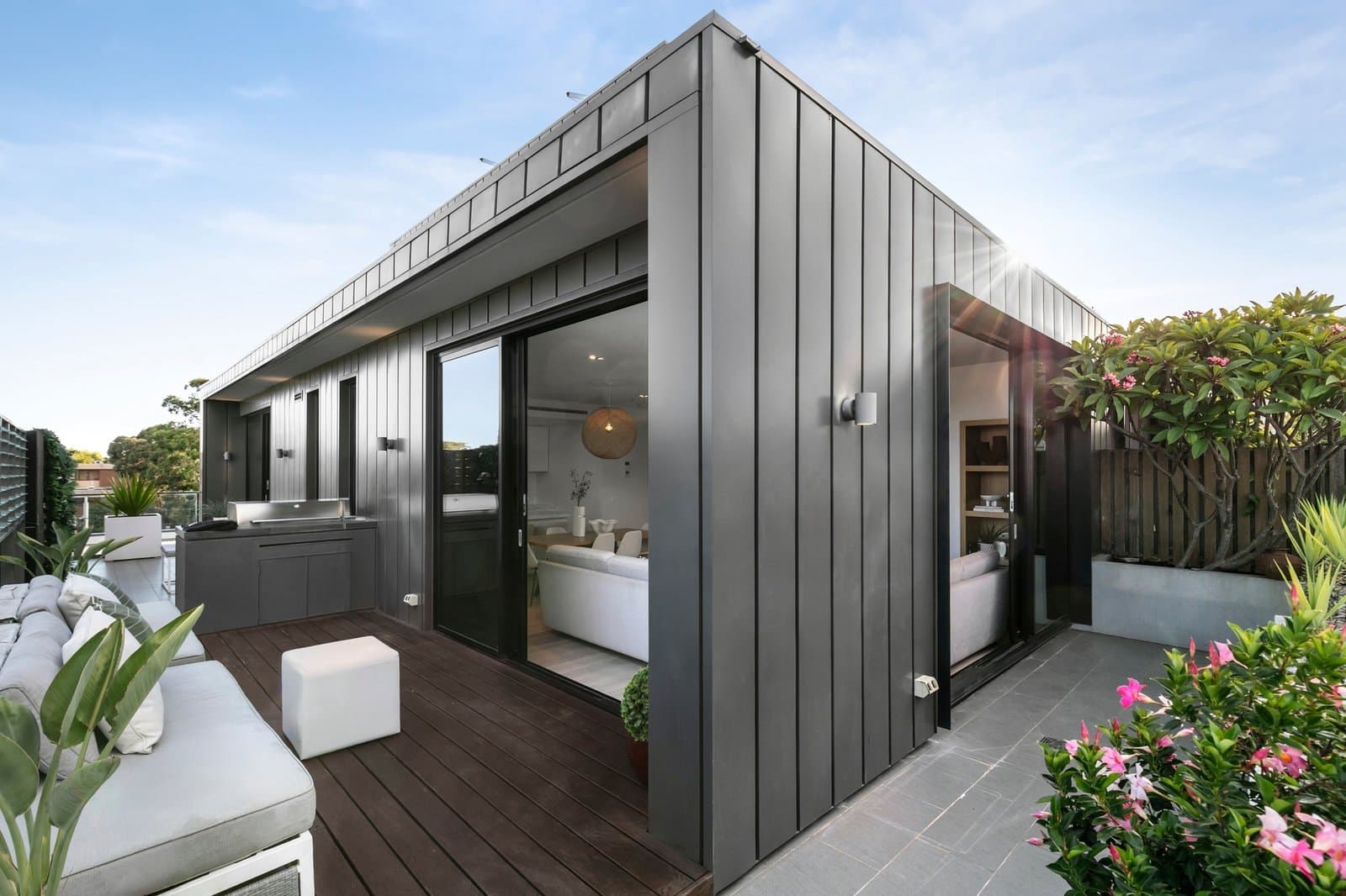 302/2 Cromwell Road, South Yarra - Thumbnail 2