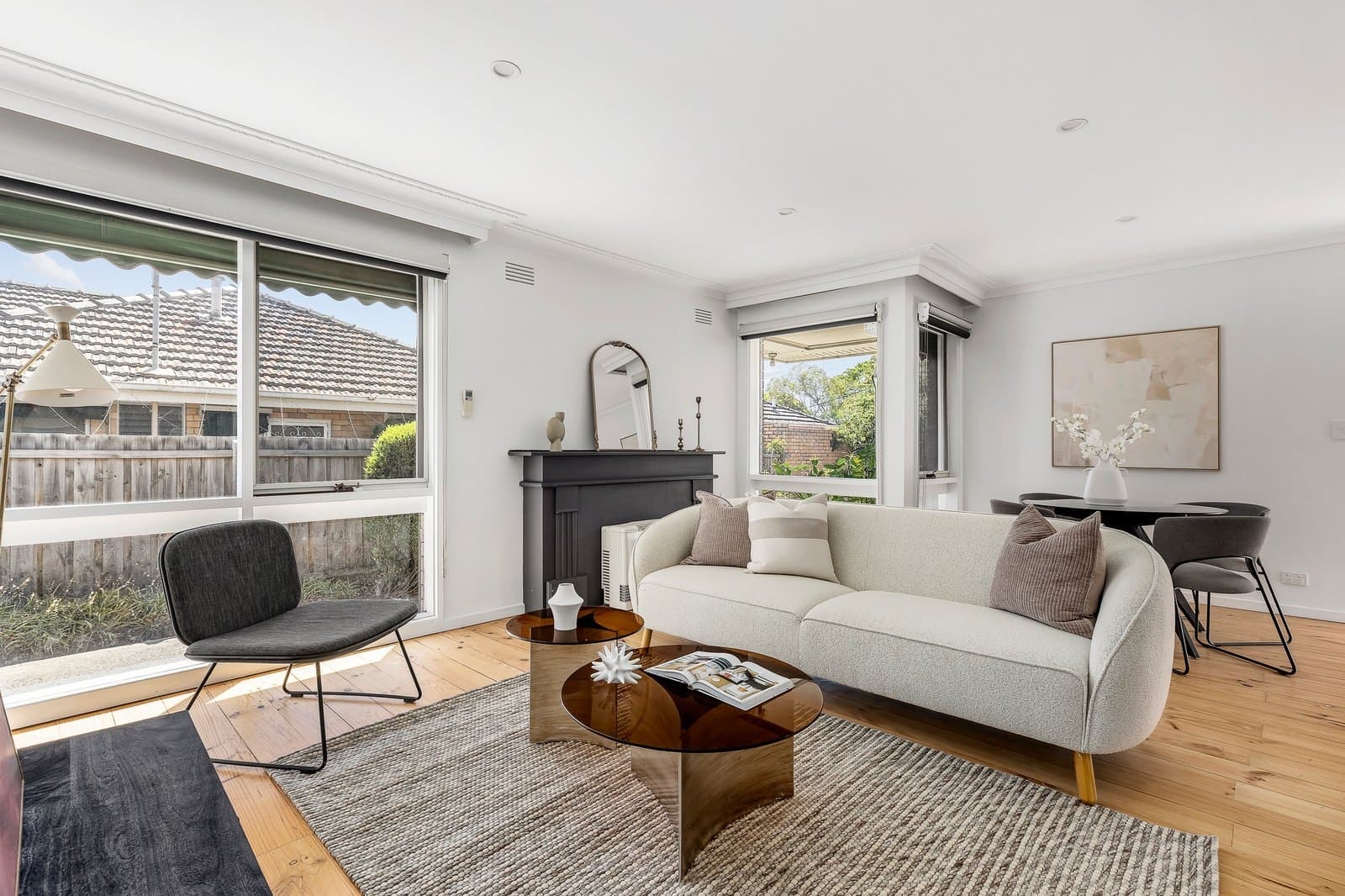 2/4 Maverston Street, Glen Iris - Thumbnail 2