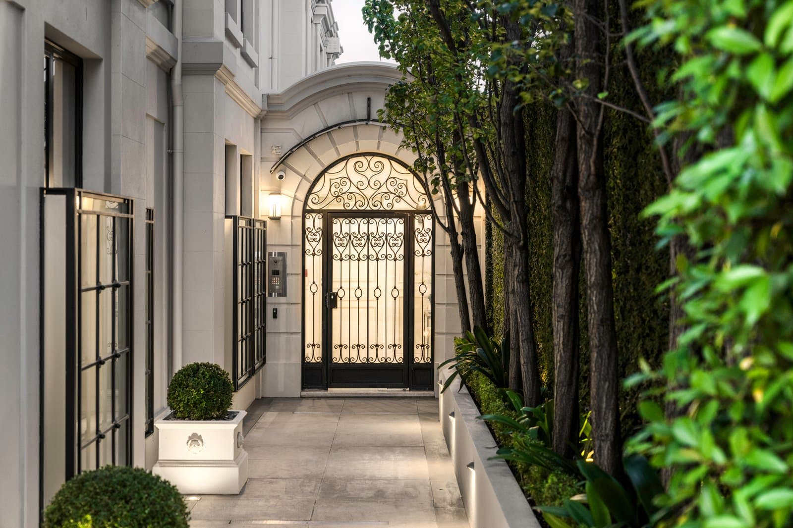 1/3 Douglas Street, Toorak - Thumbnail 2