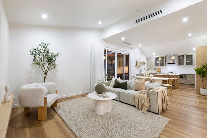 13 De Sassenay Crescent, Modbury Heights - Thumbnail 3