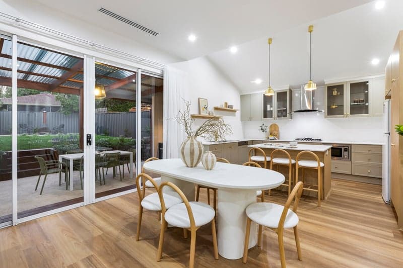 13 De Sassenay Crescent, Modbury Heights - Thumbnail 7