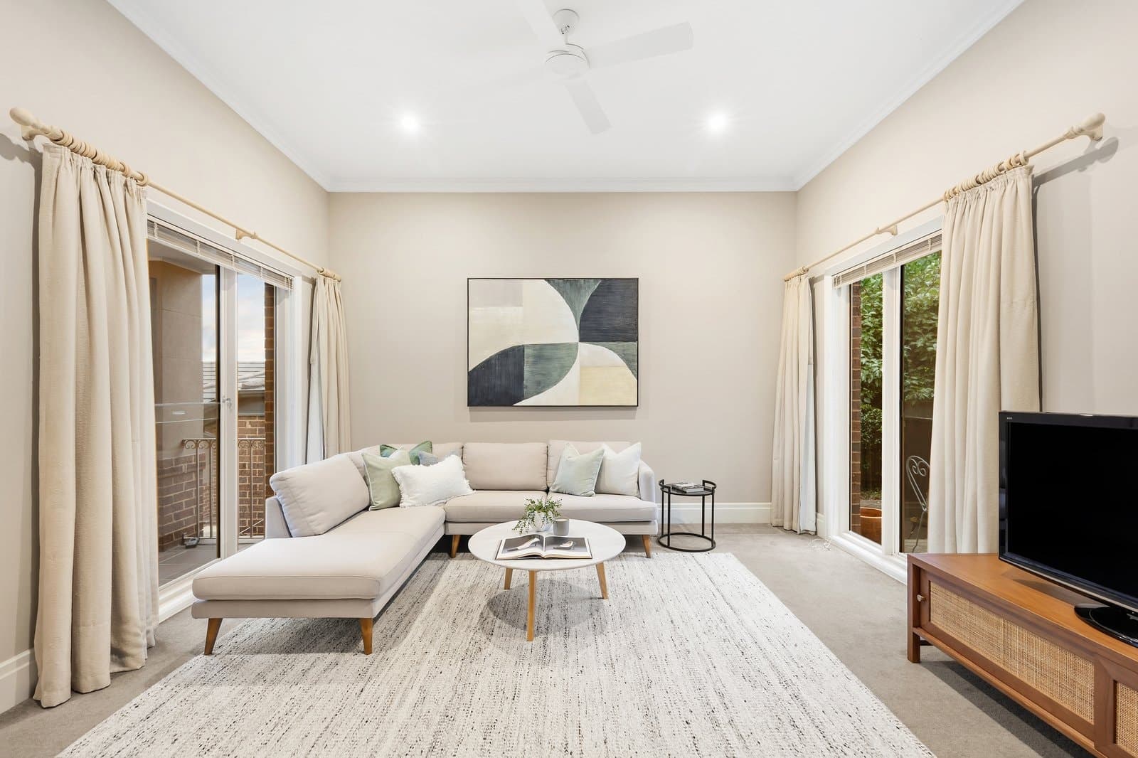 2/1 Glenluss Street, Balwyn - Thumbnail 2