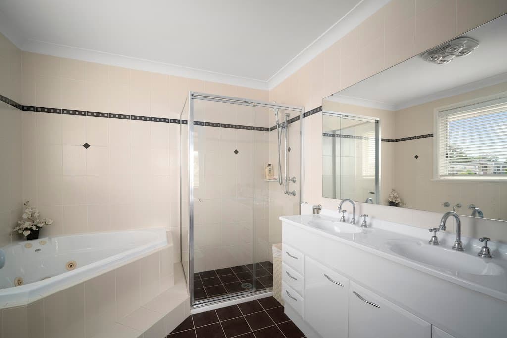 108 Victor Avenue, Picnic Point, NSW, 2213, Picnic Point - Thumbnail 5