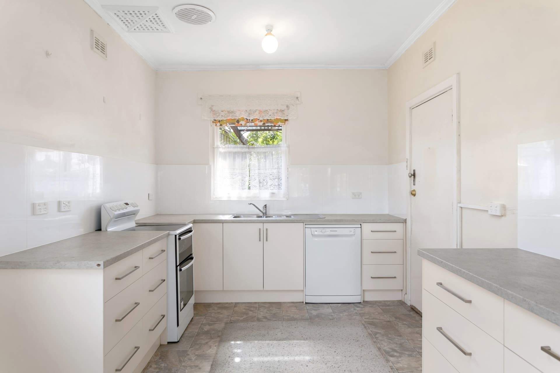 26 Wilson Court, Grange - Thumbnail 4