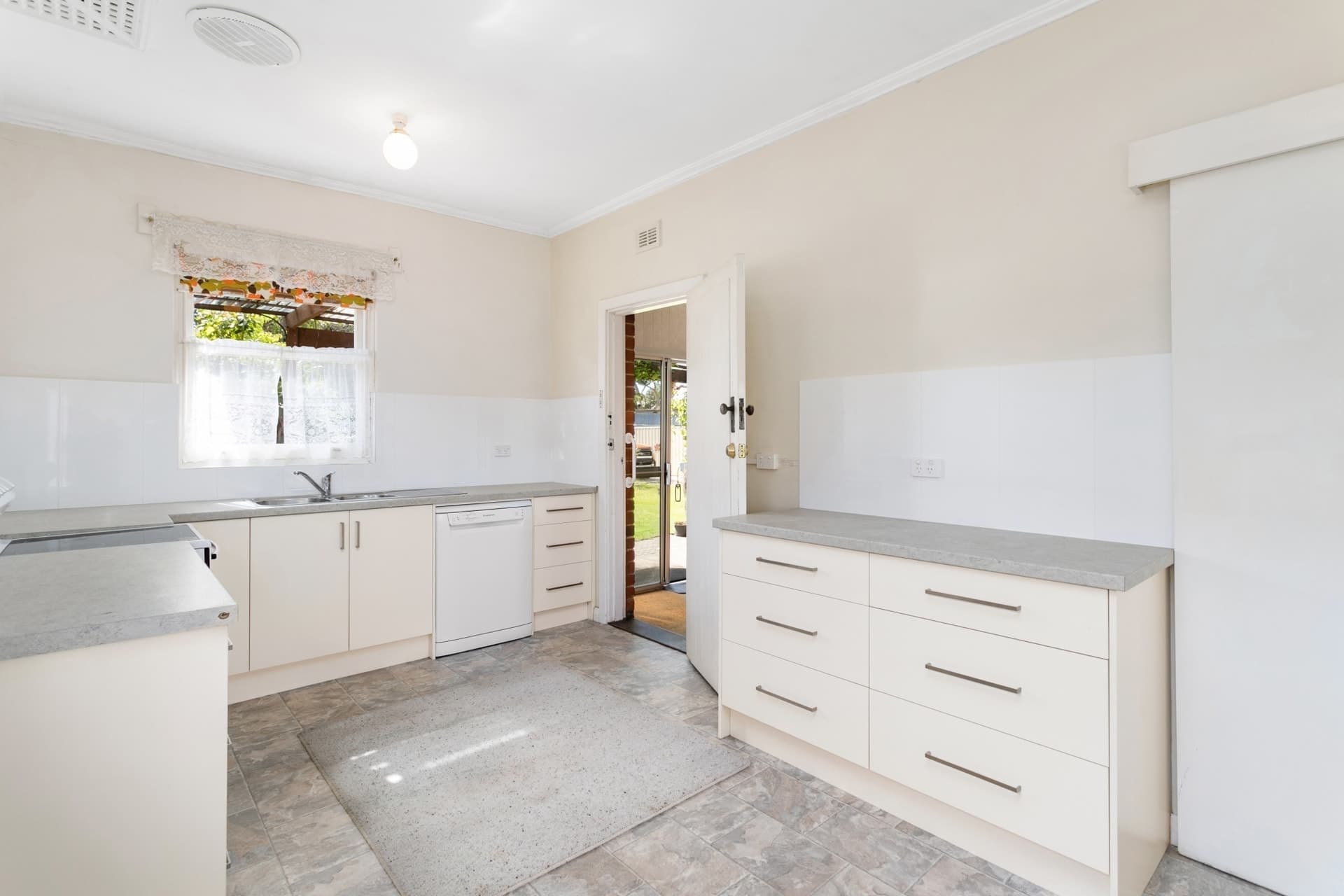 26 Wilson Court, Grange - Thumbnail 5