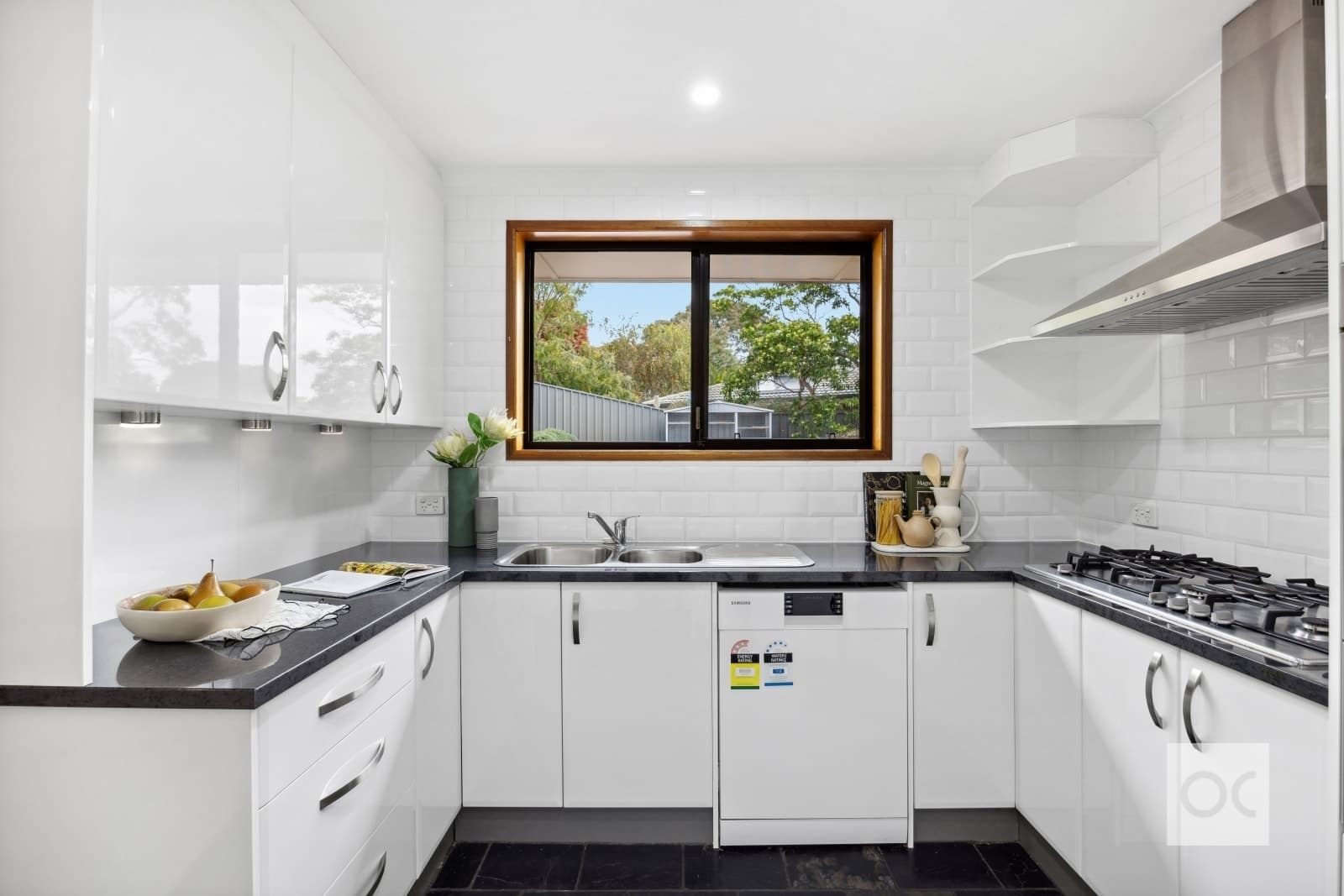 8 Sunnybanks Drive, Happy Valley - Thumbnail 3